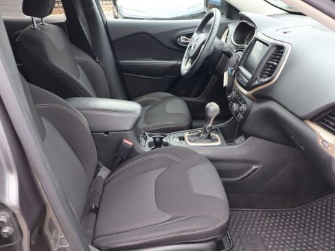 Used 2015 Jeep Cherokee Latitude w/ Cold Weather Group image 36