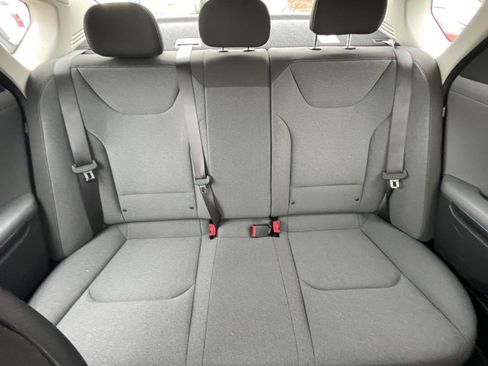 Used 2025 Kia K4 LXS image 37