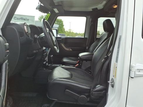 Used 2017 Jeep Wrangler Unlimited Sahara AWD/4WD image 13