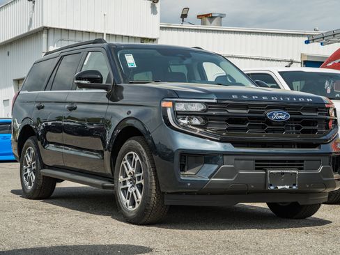 New 2026 Ford Expedition Active image 1