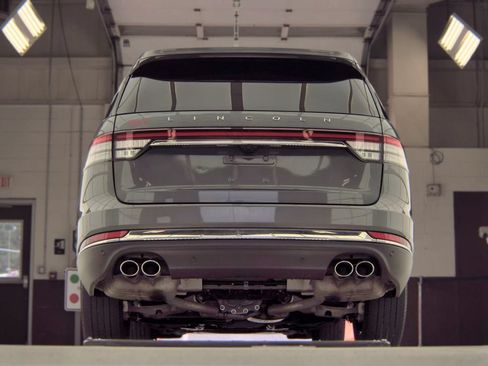 Used 2022 Lincoln Aviator AWD w/ Premium Package image 9