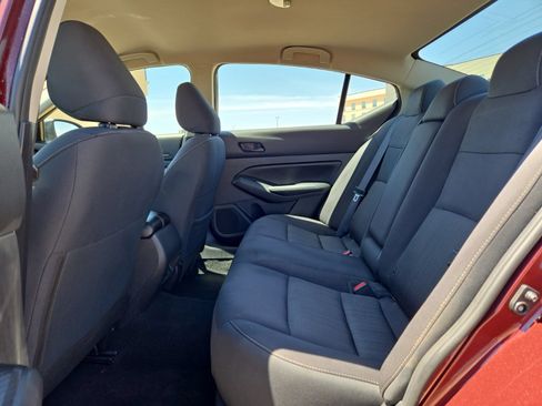 Used 2024 Nissan Altima 2.5 SV FWD image 15