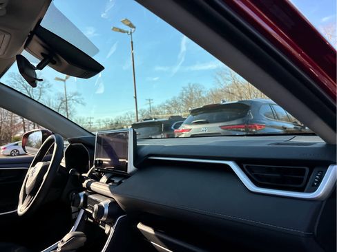 Used 2023 Toyota RAV4 LE image 22