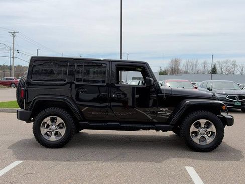 Used 2018 Jeep Wrangler Unlimited Sahara w/ Connectivity Group AWD/4WD image 4