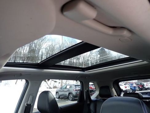 Used 2022 Nissan Rogue SL w/ SL Premium Package image 24