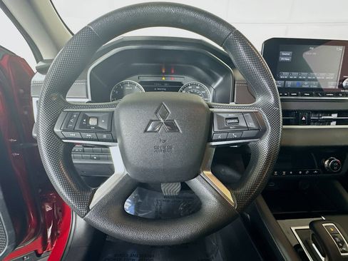 Used 2024 Mitsubishi Outlander ES FWD image 15