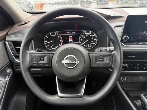 Used 2023 Nissan Rogue S image 21