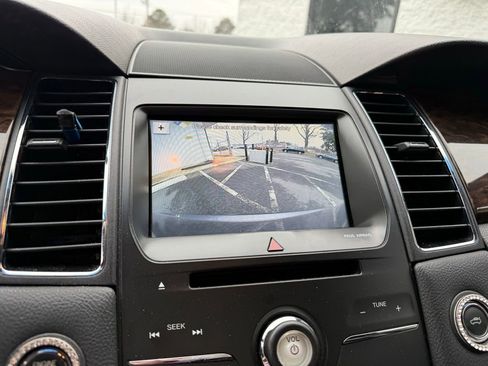 Used 2016 Ford Taurus Limited image 8