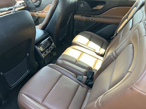 Used 2022 Lincoln Aviator Reserve AWD/4WD image 9