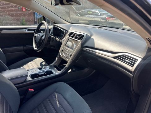 Used 2020 Ford Fusion SE FWD image 24