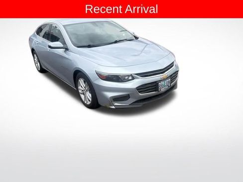 Used 2017 Chevrolet Malibu LT FWD image 1