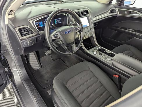 Used 2020 Ford Fusion SE image 11