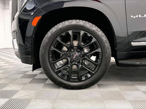 Used 2023 GMC Yukon SLT w/ SLT Premium Package AWD/4WD image 10