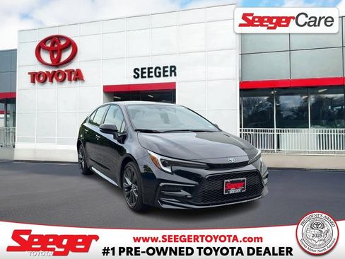 Used 2025 Toyota Corolla SE FWD image 1