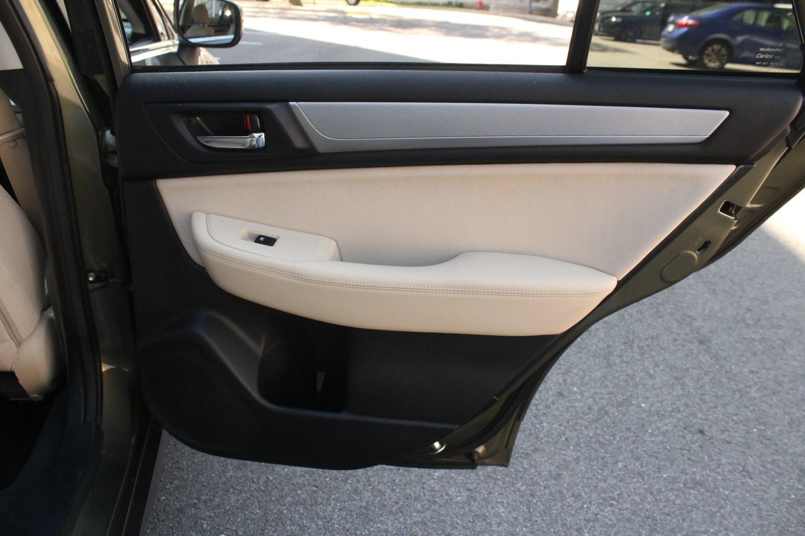 Used 2019 Subaru Outback 2.5i Premium AWD/4WD image 23