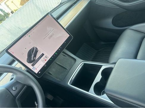 Used 2023 Tesla Model Y Long Range image 32