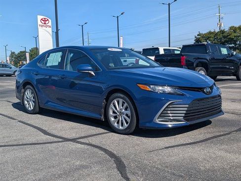 Used 2023 Toyota Camry LE image 7