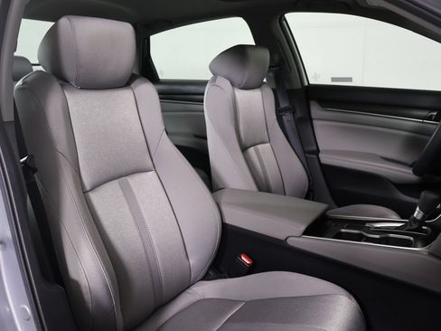 Used 2020 Honda Accord EX image 28