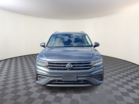 Certified 2022 Volkswagen Tiguan SE w/ Panoramic Sunroof Package image 2