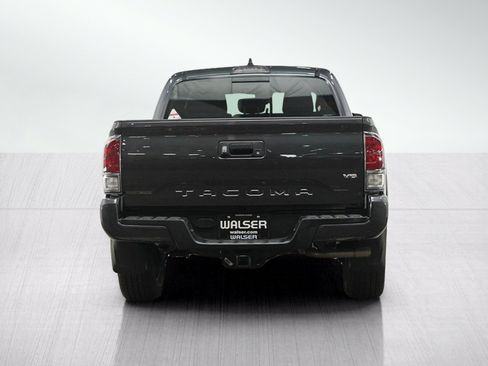 Used 2022 Toyota Tacoma TRD Sport AWD/4WD image 4