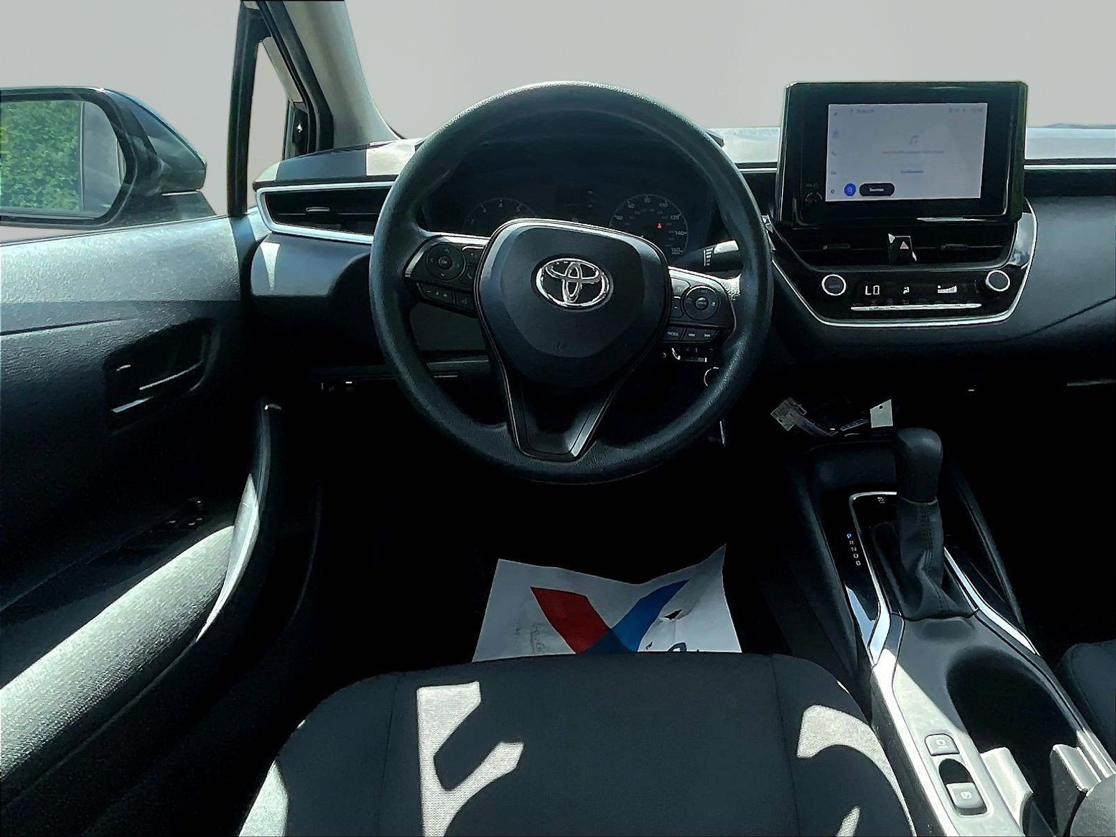 Used 2025 Toyota Corolla LE FWD image 8