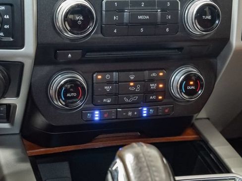 Used 2018 Ford F150 King Ranch w/ Equipment Group 601A Luxury AWD/4WD image 19