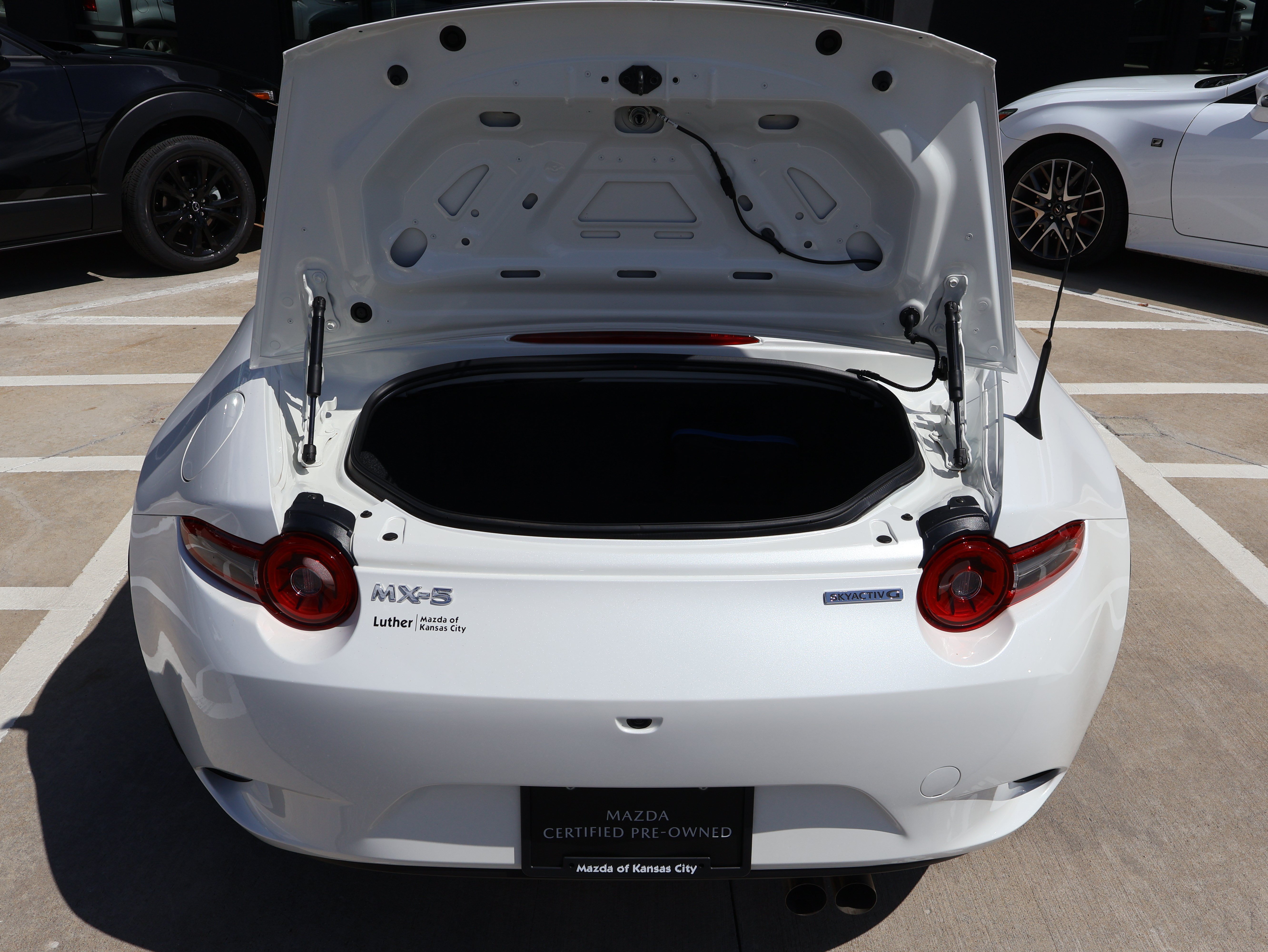 Certified 2025 MAZDA MX-5 Miata Club RWD image 30