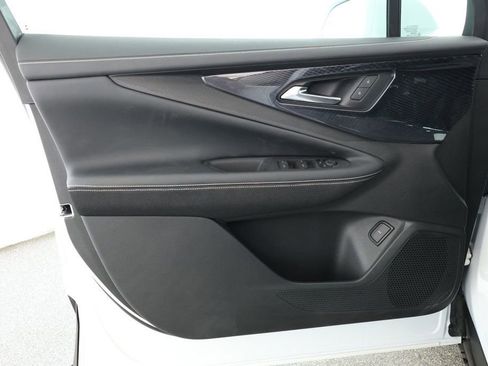 Used 2024 Chevrolet Blazer EV LT image 9