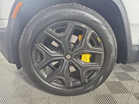 Used 2023 Rivian R1T Adventure image 9