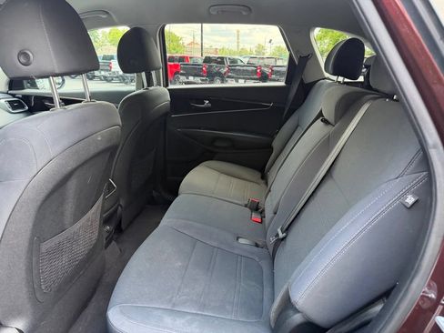 Used 2019 Kia Sorento AWD V6 image 6