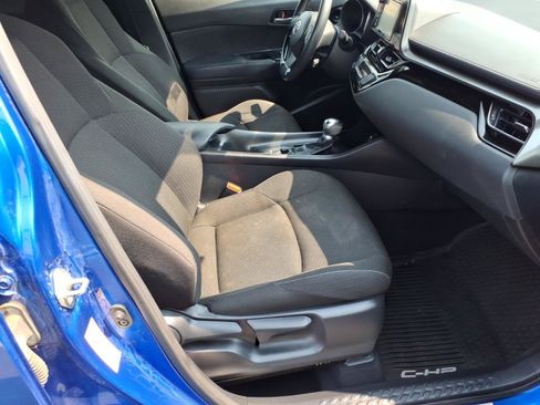 Used 2018 Toyota C-HR XLE FWD image 8
