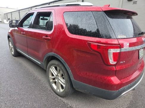 Used 2016 Ford Explorer XLT w/ Equipment Group 202A FWD image 4