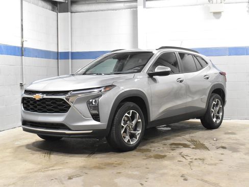 Used 2024 Chevrolet Trax LT w/ Driver Confidence Package FWD image 6