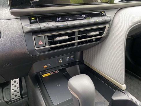 Used 2026 Toyota Camry SE FWD image 25
