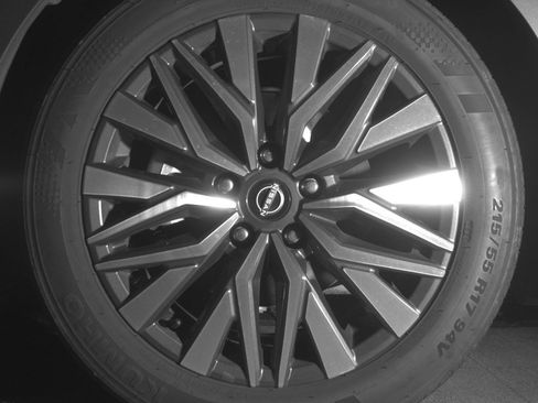 Used 2025 Nissan Altima 2.5 SV image 12