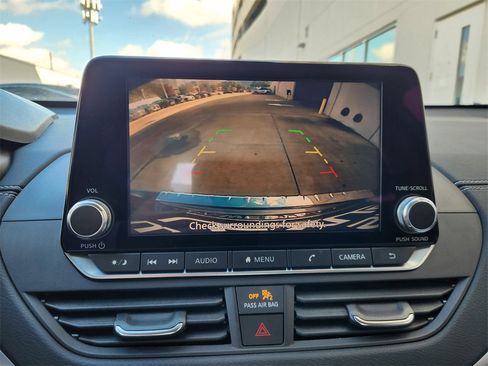 Used 2021 Nissan Altima 2.5 SV w/ SV Premium Package image 16