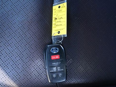 Used 2021 Toyota Sienna Platinum image 30