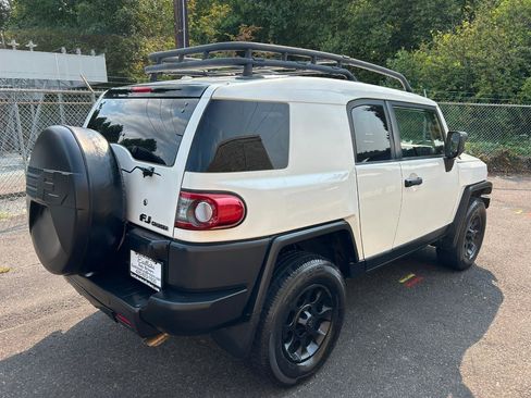 Used 2012 Toyota FJ Cruiser 4WD w/ Upgrade Pkg image 5