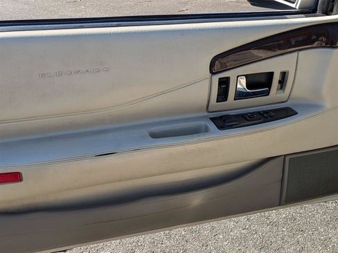 Used 1999 Cadillac Eldorado w/ Comfort/Convenience Pkg FWD image 12
