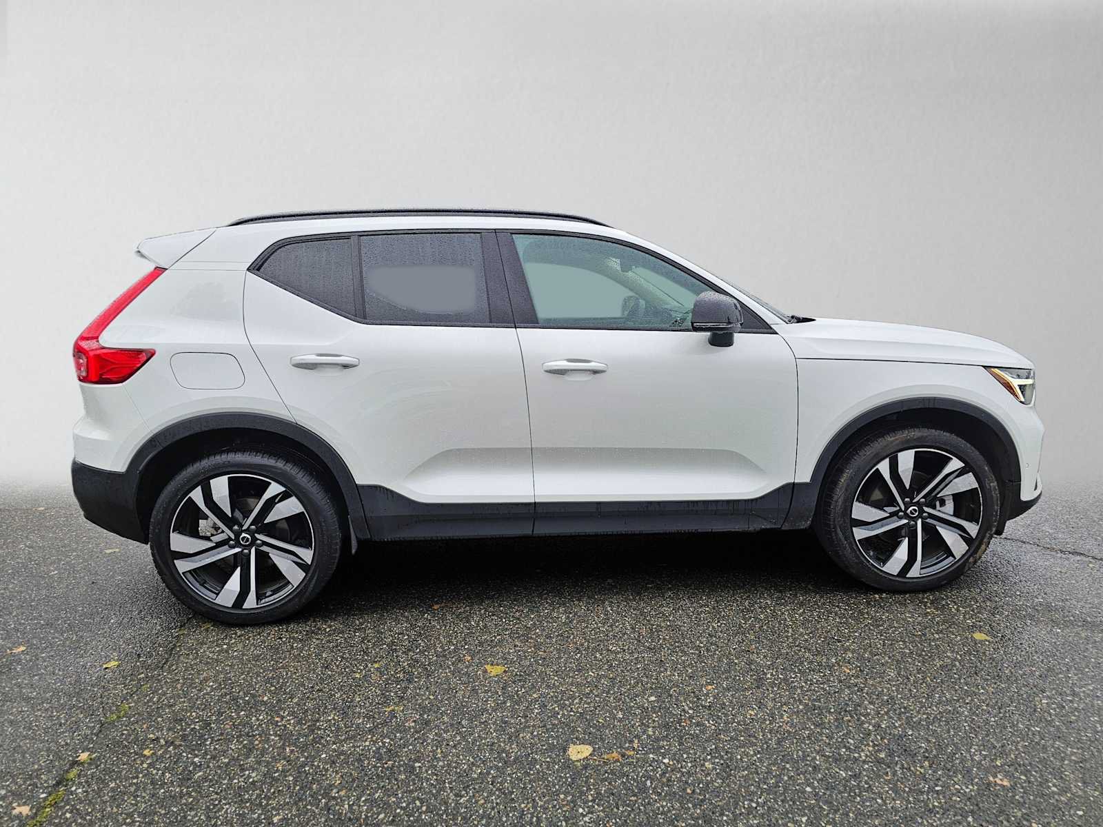 Used 2024 Volvo XC40 B5 Plus w/ Protection Package Premier AWD/4WD image 2