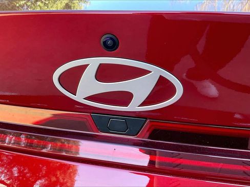 Certified 2025 Hyundai Elantra SEL image 27