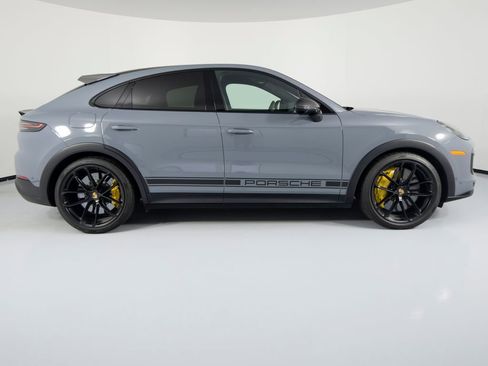 Certified 2022 Porsche Cayenne Turbo GT AWD/4WD image 11