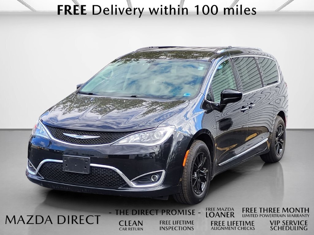 Used 2018 Chrysler Pacifica Touring-L FWD image 1