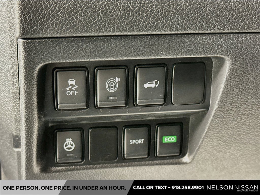 Certified 2017 Nissan Rogue SV w/ SV Premium Package FWD image 10