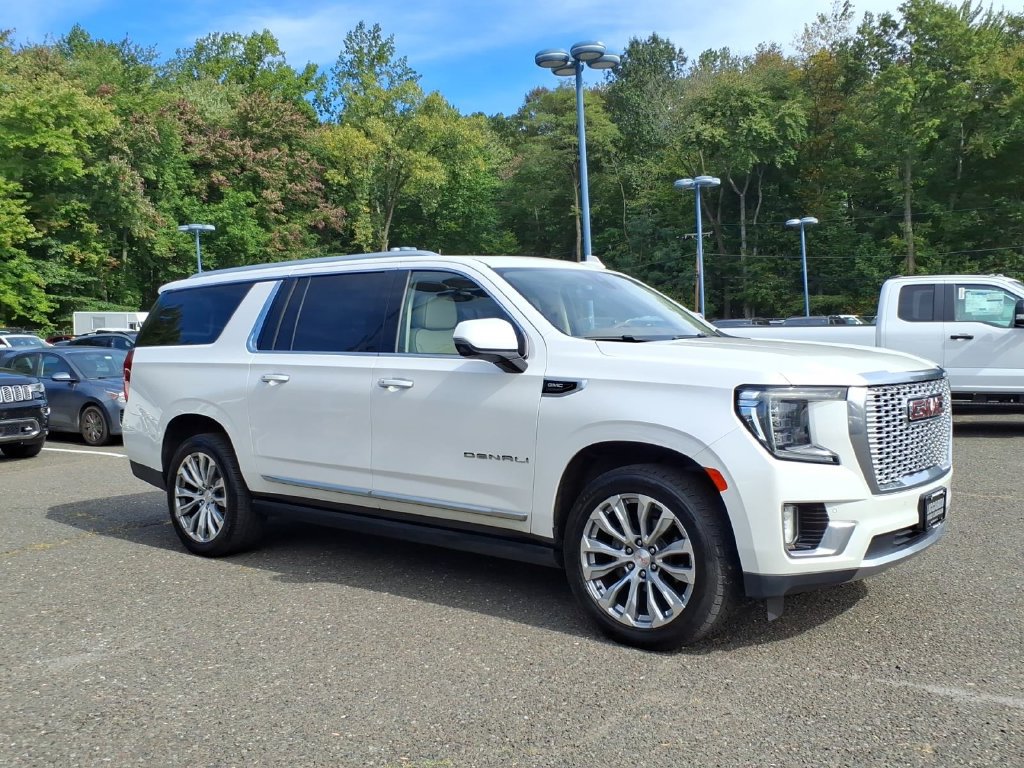 Used 2021 GMC Yukon XL Denali w/ Denali Premium Package AWD/4WD image 1