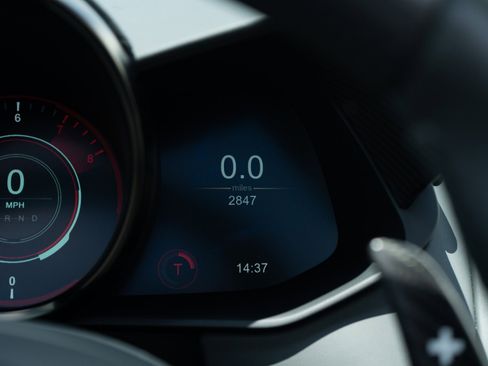 Used 2023 Aston Martin V12 Vantage Roadster RWD image 18