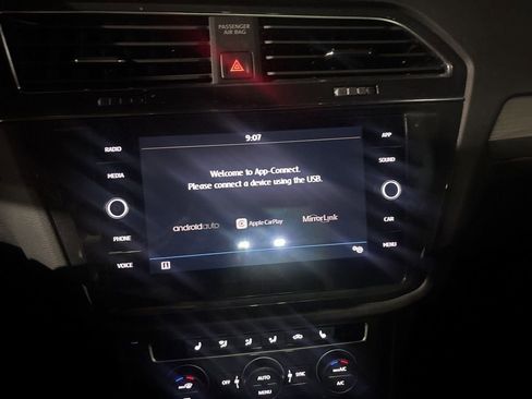 Used 2019 Volkswagen Tiguan SE image 14