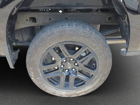 Used 2024 Chevrolet Silverado 1500 LT Trail Boss w/ Convenience Package II AWD/4WD image 5
