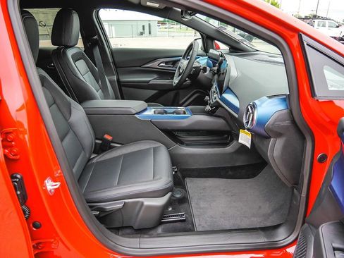 New 2024 Chevrolet Equinox EV LT image 19