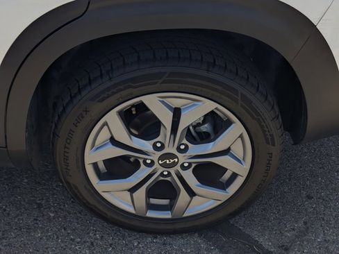 Used 2024 Kia Seltos S FWD image 7